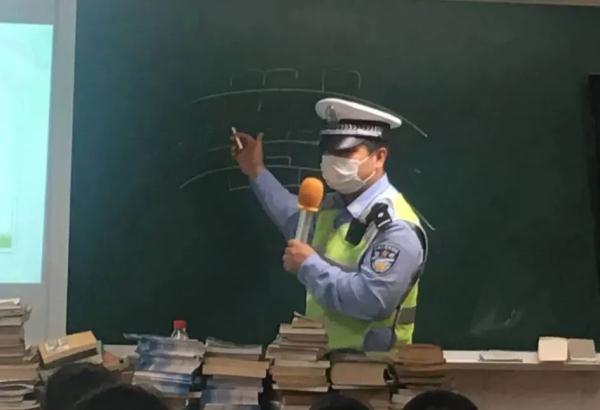 带本的男孩名字叫什么-第2张图片-