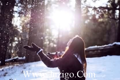 优美有哲理的句子摘抄：水不撩不知深浅，人不拼怎知输赢