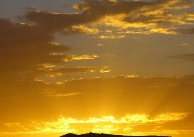 辉字到底是属水还是属火  辉属于金木水火土哪一个